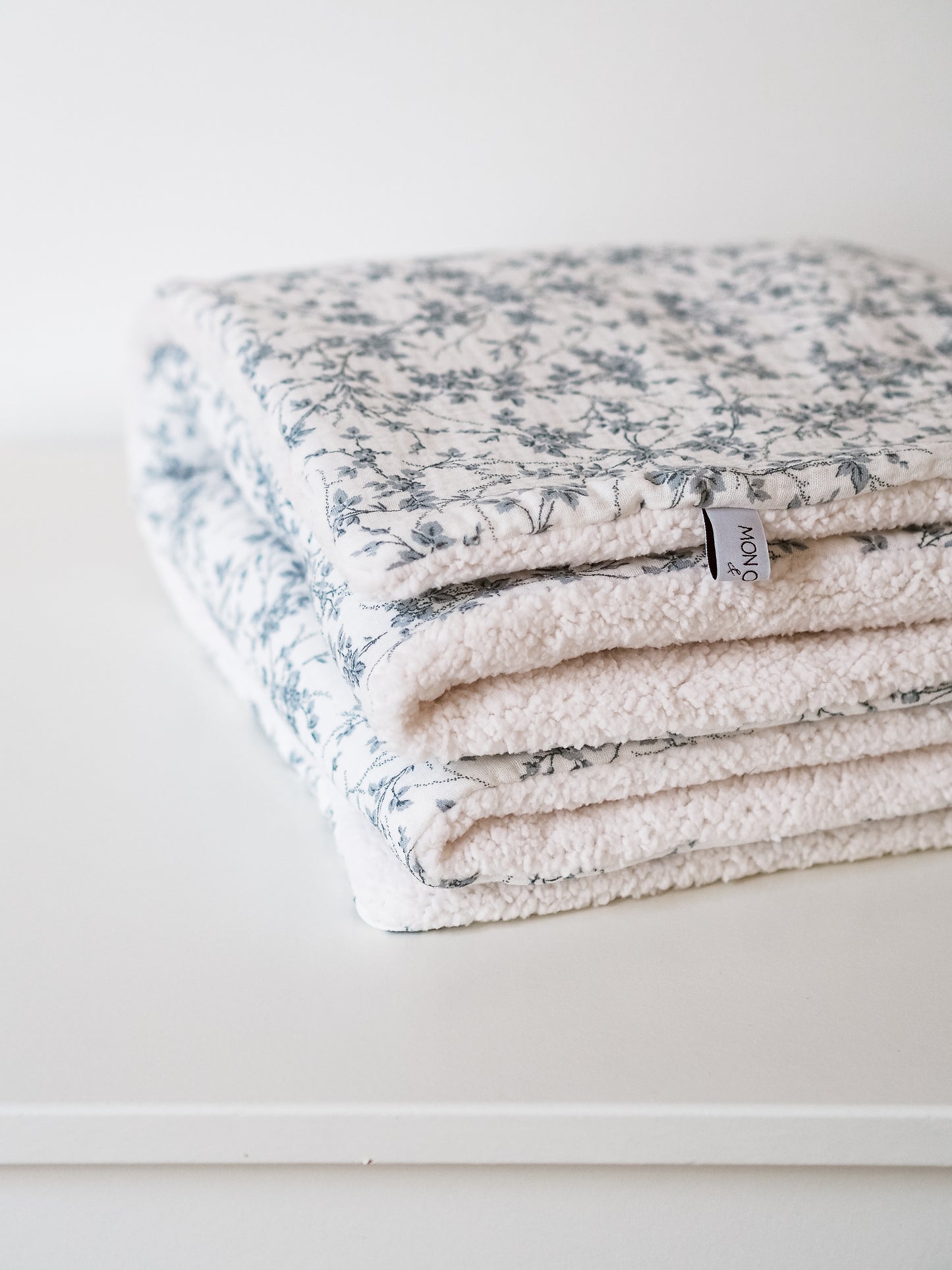 Fleurs bleues & Sherpa blanc